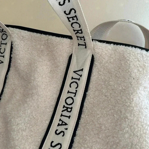 Victoria secret - Picture 3 of 4